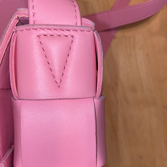 Authentic BOTTEGA VENETA Small Intrecciato Leather Cassette Crossbody Bag - Picture 13 of 16